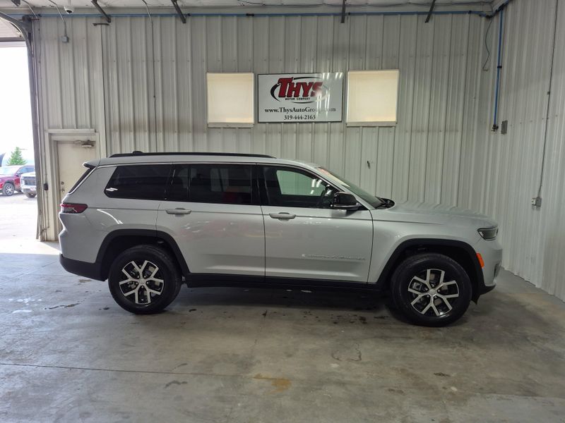 New 2025 Jeep Grand Cherokee L Limited 4x4Image 1