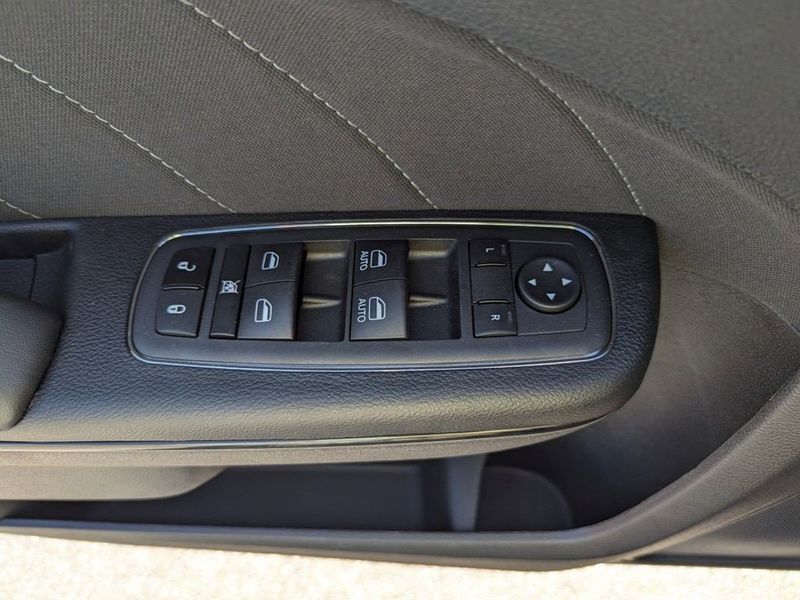 2023 Dodge Charger Sxt RwdImage 12