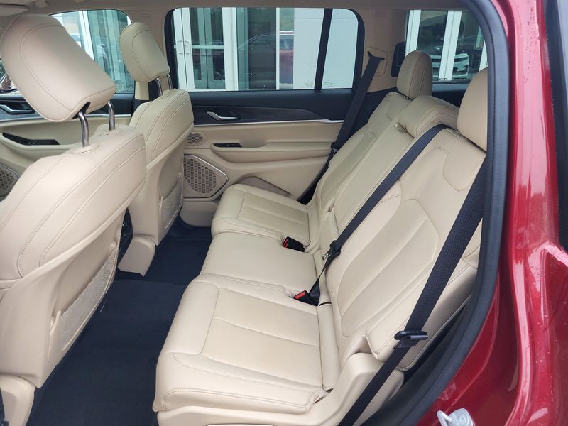 Used 2021 Jeep Grand Cherokee L LimitedImage 9