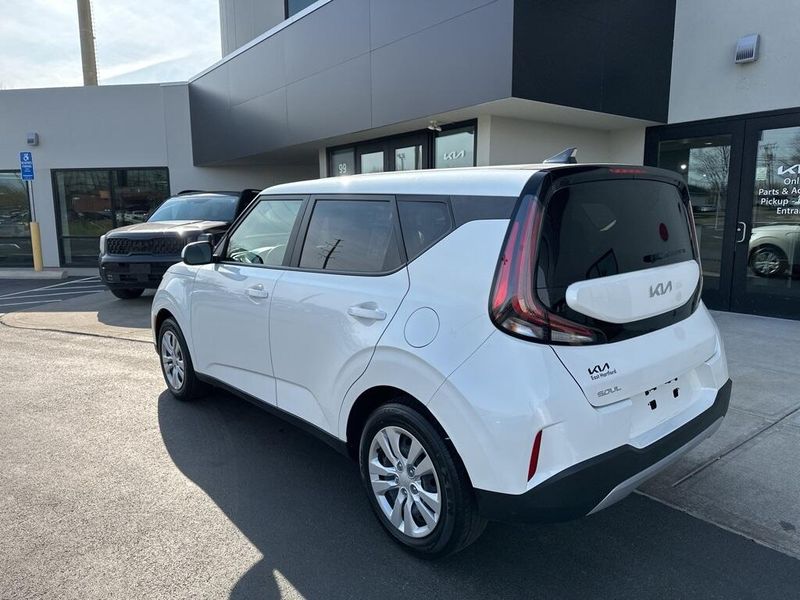 2023 Kia Soul LXImage 7
