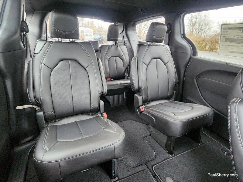 New 2026 Chrysler Voyager Lx