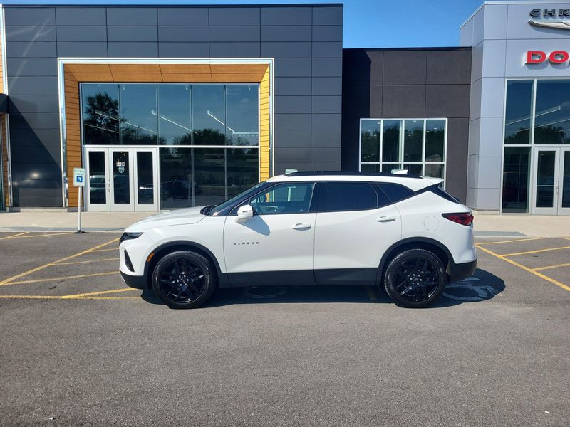 Used 2022 Chevrolet Blazer LTImage 2