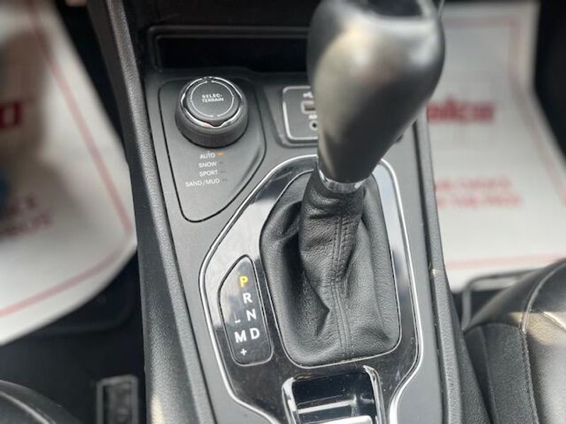 Used 2021 Jeep Cherokee Image 14