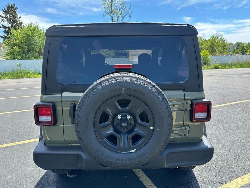 2025 Jeep Wrangler 2-door SportImage 9