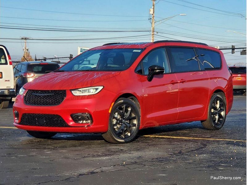 New 2026 Chrysler Pacifica Limited