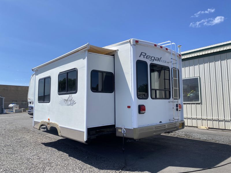 2004 FLEETWOOD PROWLER REGAL AX6 Image 4