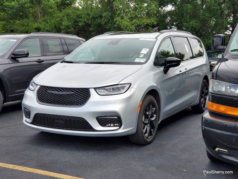 Used 2024 Chrysler Pacifica Limited S