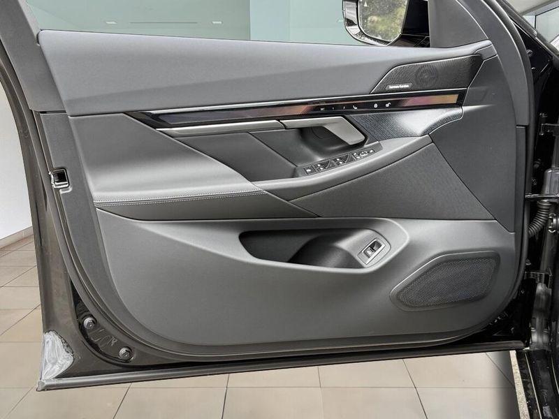 2025 BMW i5 eDrive40Image 18