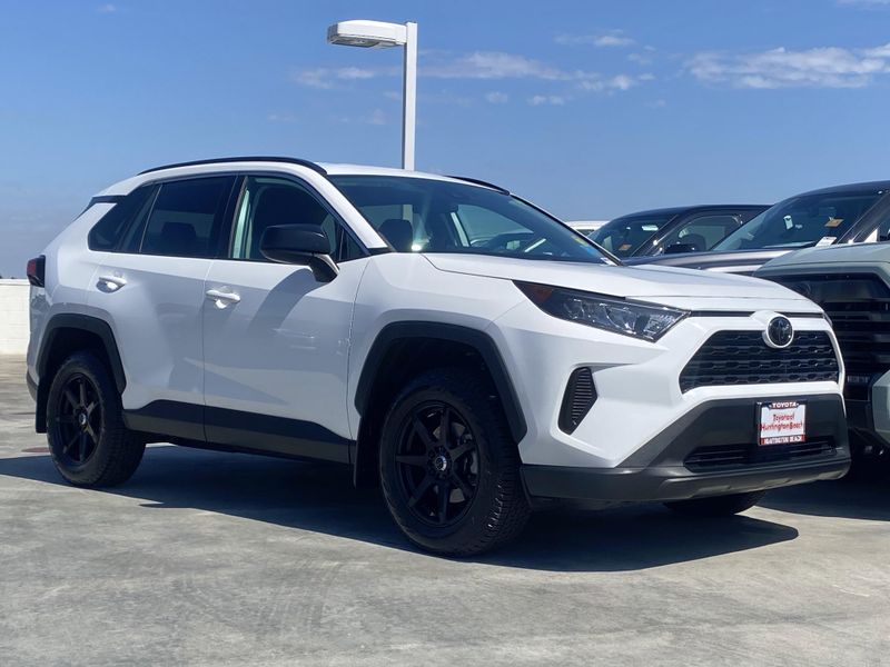 Used 2021 Toyota RAV4 LEImage 2