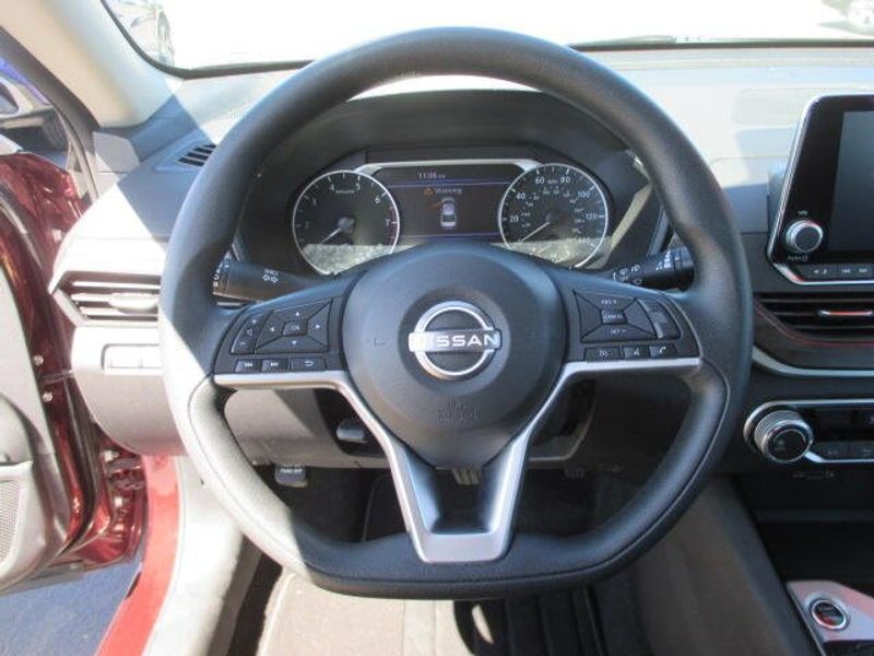 Used 2024 Nissan Altima 2.5 SVImage 17