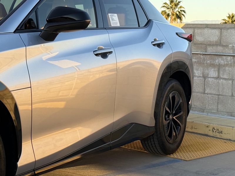 New 2026 Lexus RZ 350eImage 8