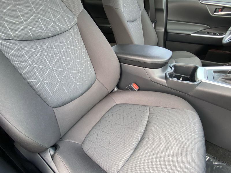 2025 Toyota RAV4 XLEImage 11