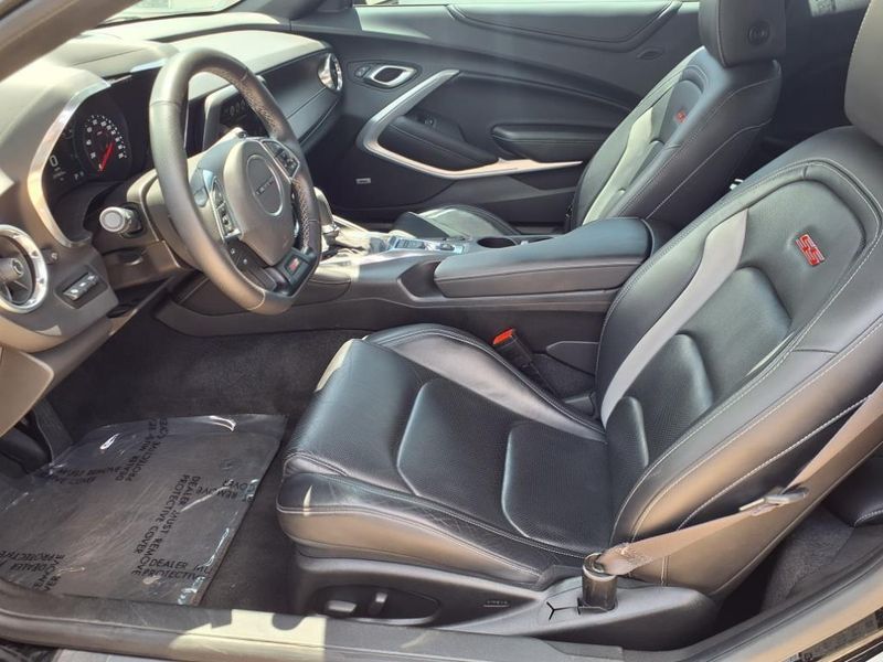 Used 2016 Chevrolet Camaro SSImage 17
