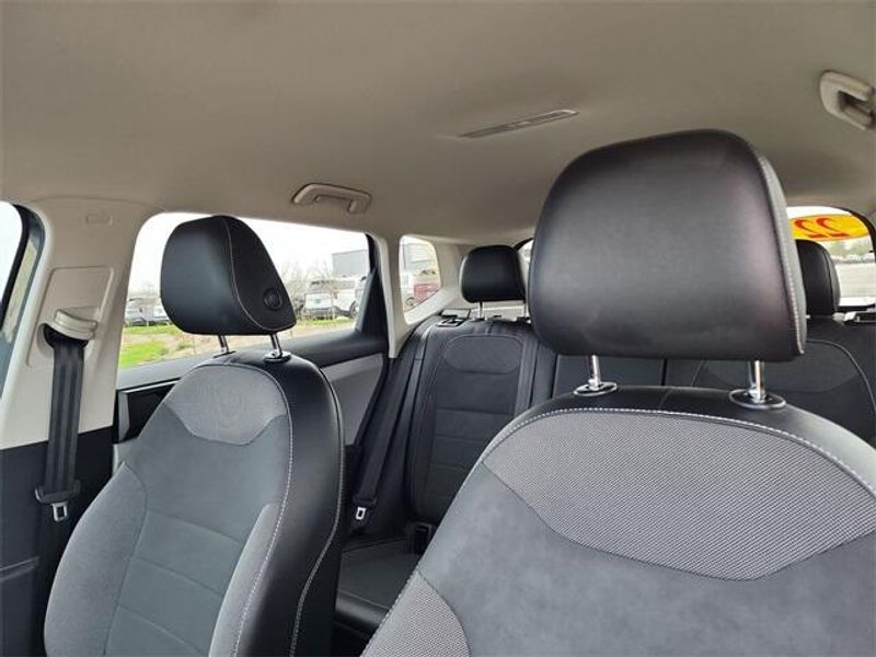 2022 Volkswagen Taos 1.5T SEImage 21