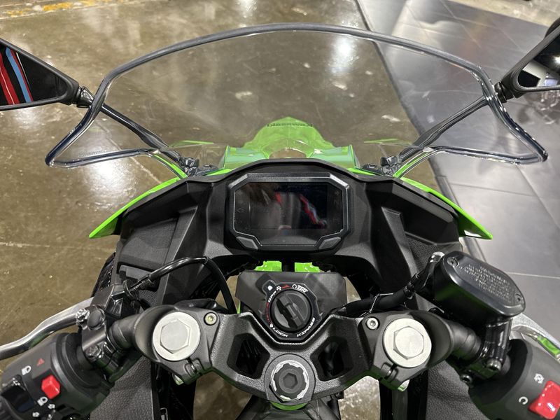 2025 Kawasaki NINJA 500 KRT EDITION SE ABS  in a LIME GREEN/EBONY/PEARL BLIZZARD WHITE exterior color. Del Amo Motorsports of Redondo Beach (424) 390-7811 delamomotorsports.com 