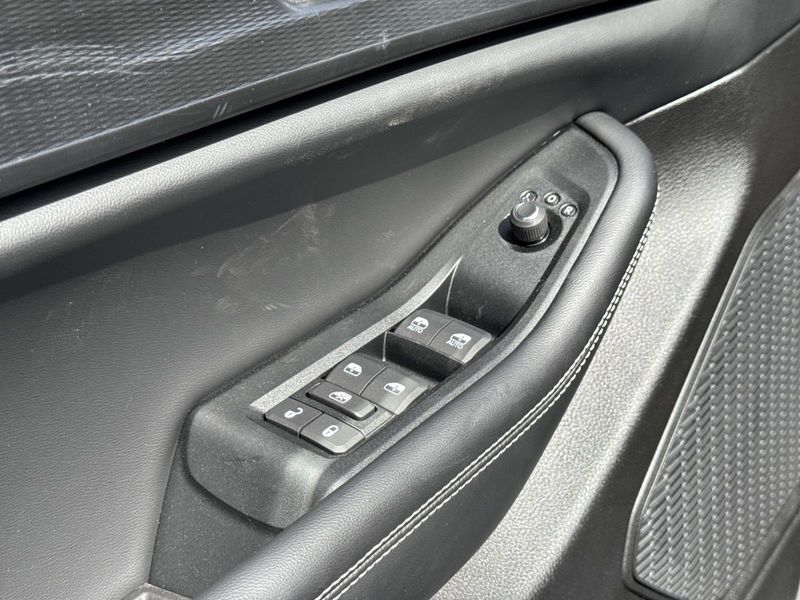 New 2026 Jeep Grand Cherokee L Laredo X 4x2