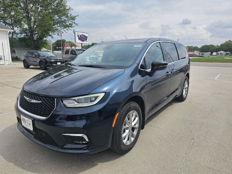 2025 Chrysler Pacifica SelectImage 4