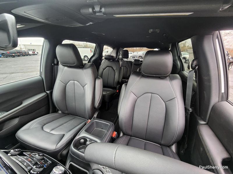 New 2026 Chrysler Voyager Lx