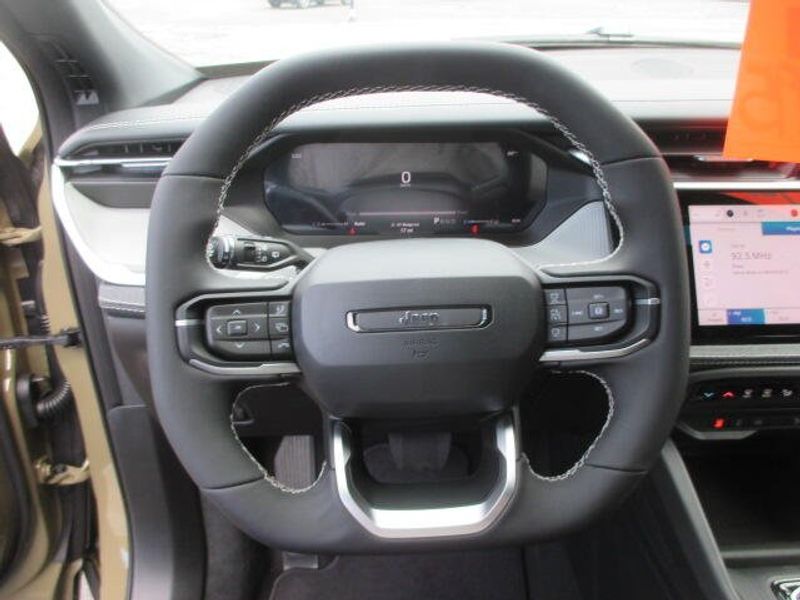 New 2026 Jeep Cherokee Laredo 4x4Image 18
