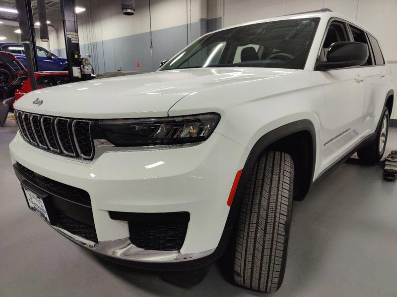 2023 Jeep Grand Cherokee L Laredo V6 4x4 w/Luxury TechImage 10