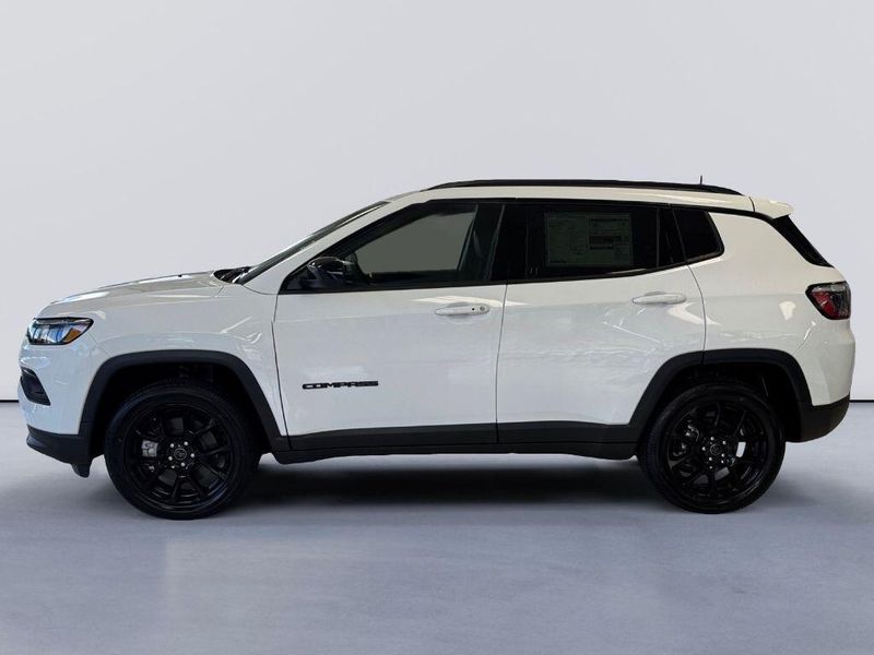 2026 Jeep Compass Latitude Altitude photo 3