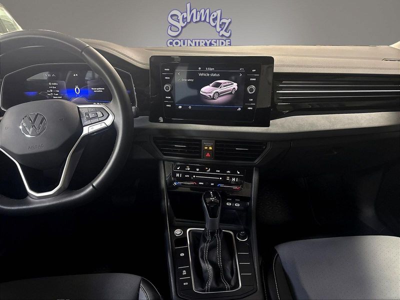 Used 2025 Volkswagen Jetta SE w/SunroofImage 12