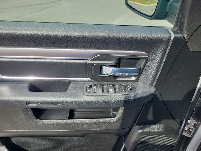 2022 Ram 1500 Classic Warlock photo 2