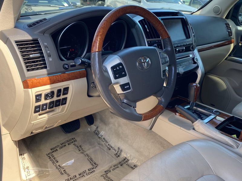 2013 Toyota Land Cruiser BaseImage 17