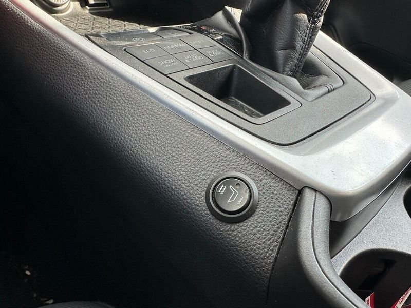 2021 Toyota RAV4 LEImage 6