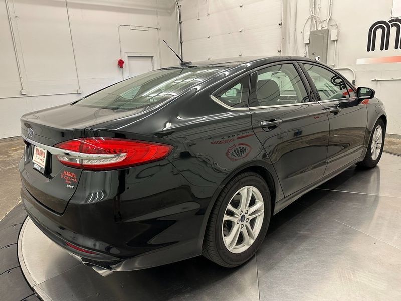 2018 Ford Fusion SEImage 16