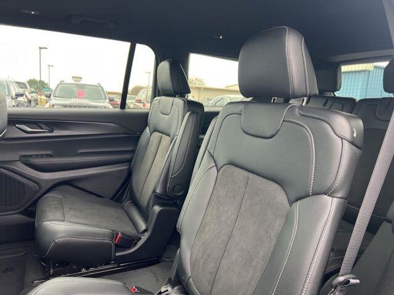 2025 Jeep Grand Cherokee L Altitude X 4x4