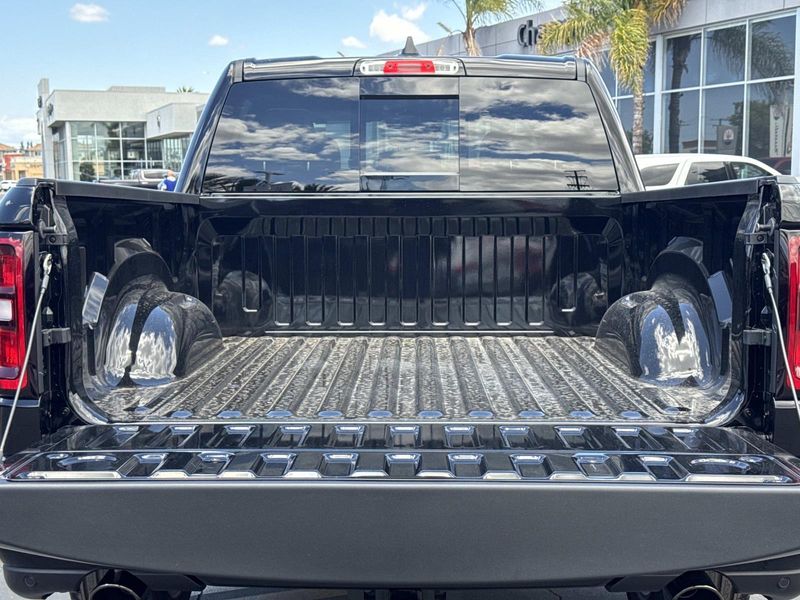 New 2026 RAM 1500 Laramie Crew Cab 4x2 5'7' Box