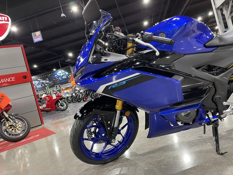 2025 Yamaha YZF-R3 ABS Image 17