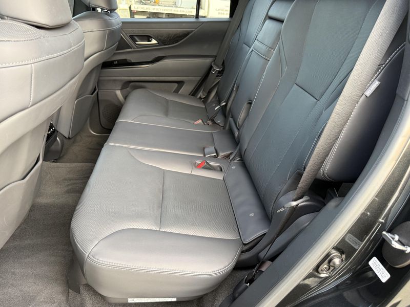 Used 2024 Lexus LX 600 PremiumImage 31