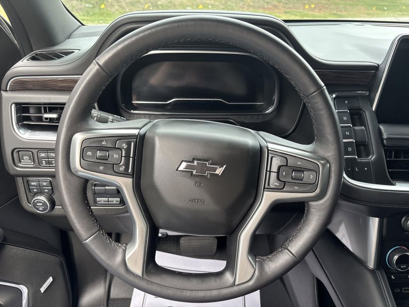 Used 2022 Chevrolet Suburban Z71Image 32