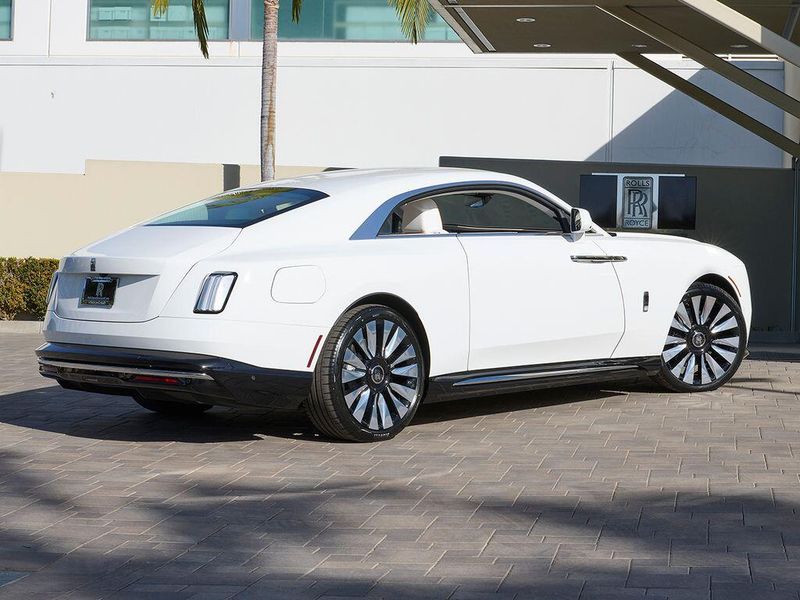 New 2025 Rolls-Royce Spectre Image 2