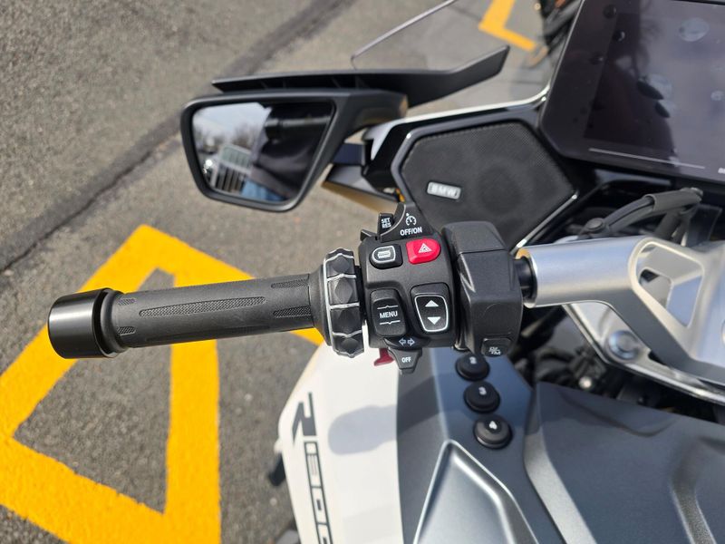 New 2026 BMW R1300RT Image 9