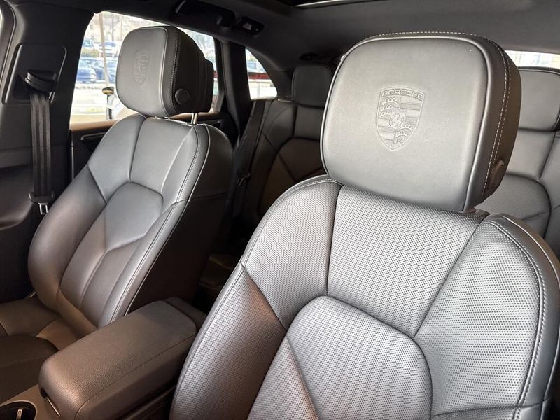 2023 Porsche Macan 