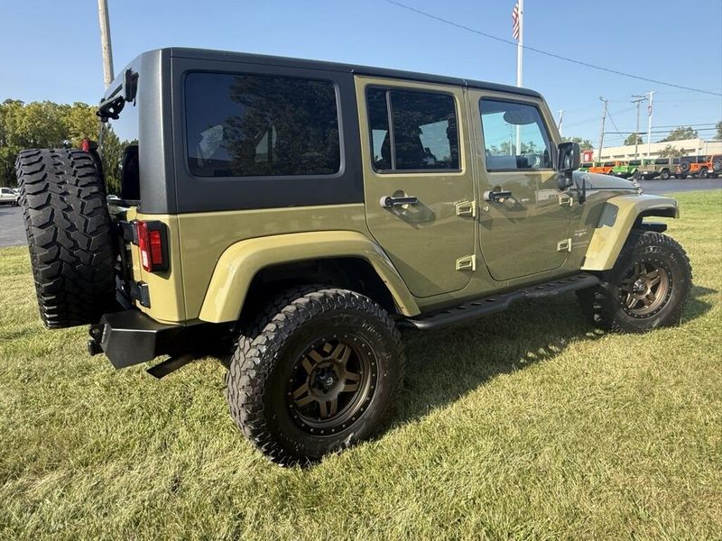 2013 Jeep Wrangler Unlimited Sahara photo 3
