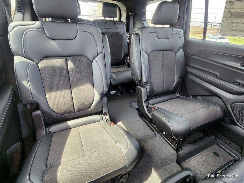 2025 Jeep Grand Cherokee L Altitude X 4x4Image 24