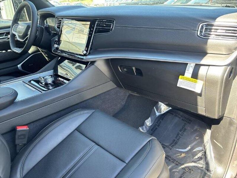 2026 Jeep Grand Wagoneer 4x4Image 13