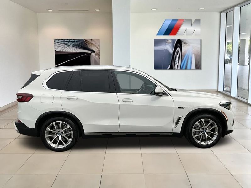 2022 BMW X5 xDrive45eImage 9