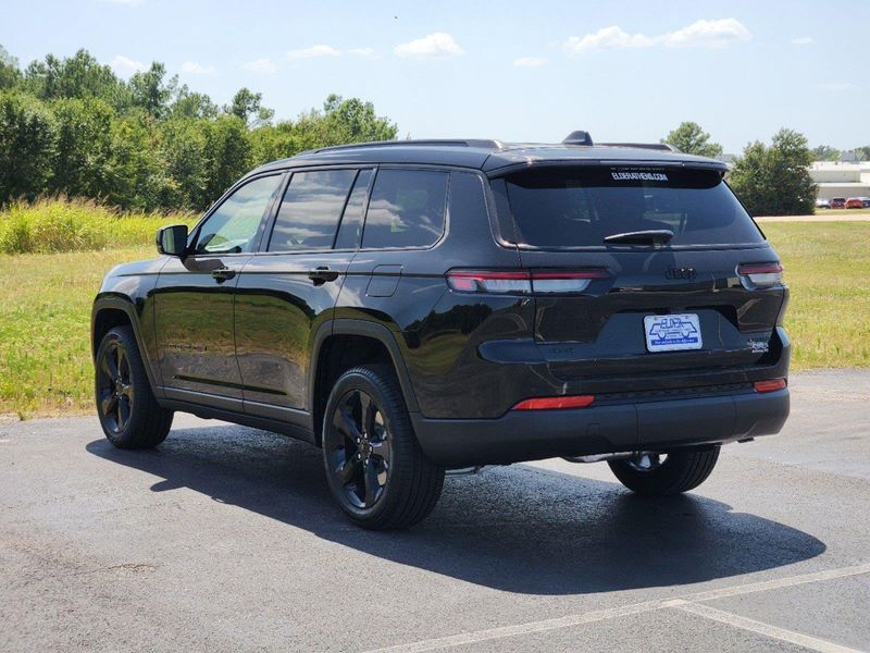 2024 Jeep Grand Cherokee L Limited 4x4Image 5