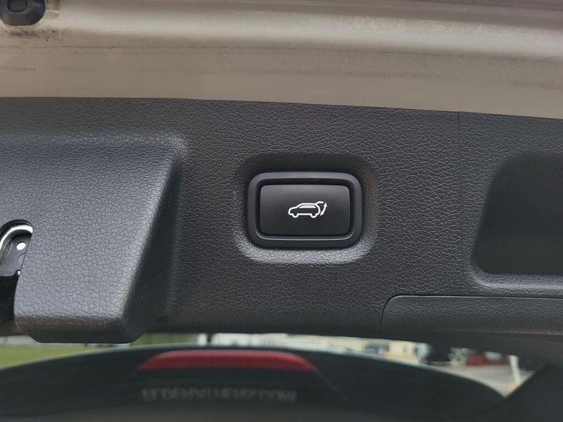 2023 Hyundai Santa Fe SELImage 10