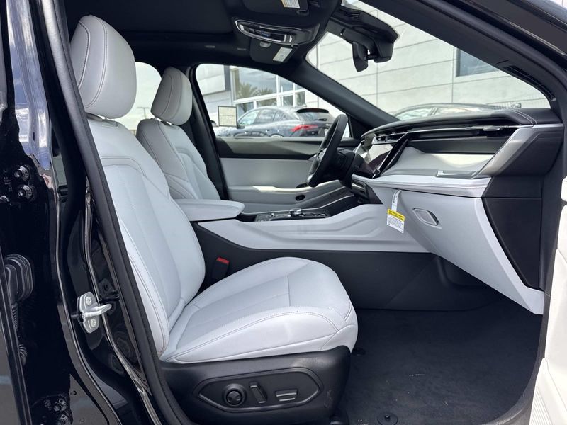 New 2026 Jeep Cherokee Limited 4x4
