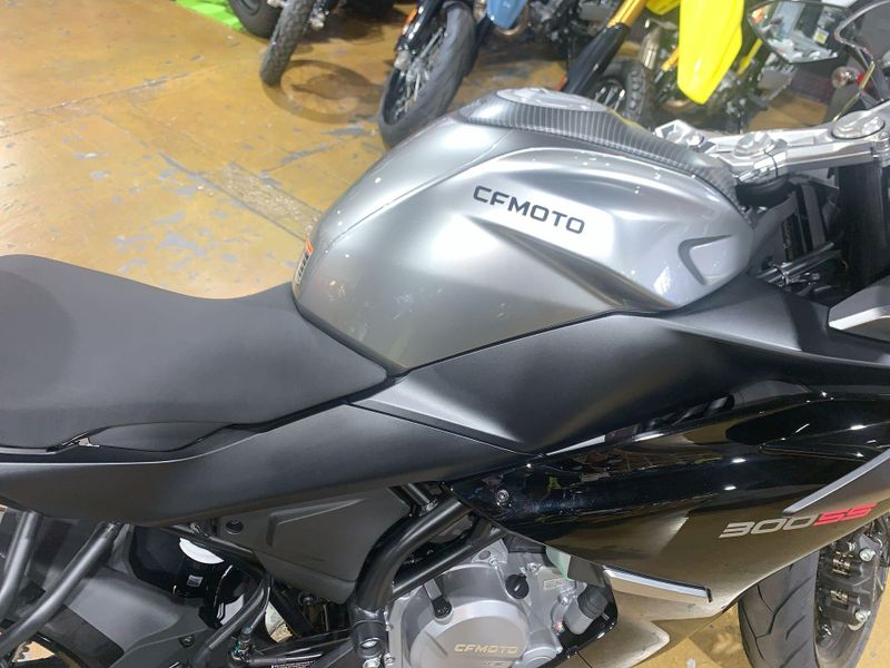 New 2025 CFMOTO 300SS Image 17
