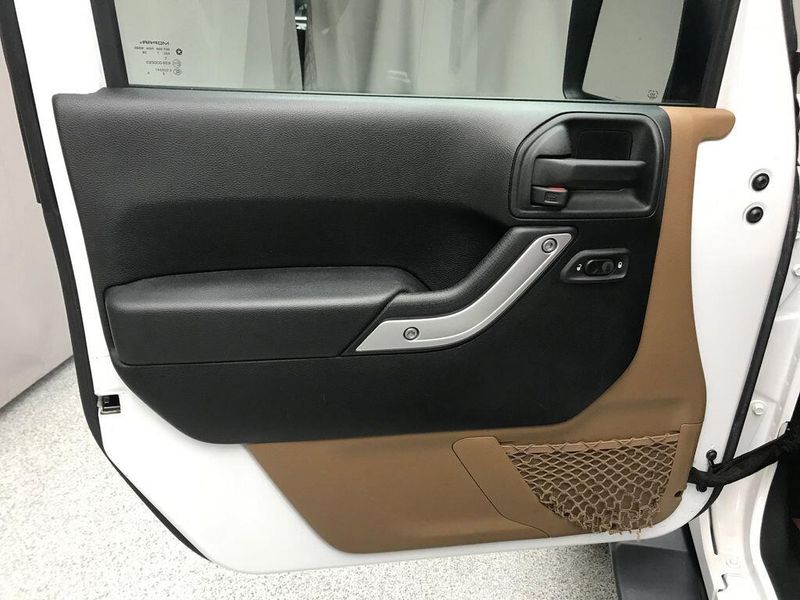 Used 2018 Jeep Wrangler JK Unlimited SaharaImage 3