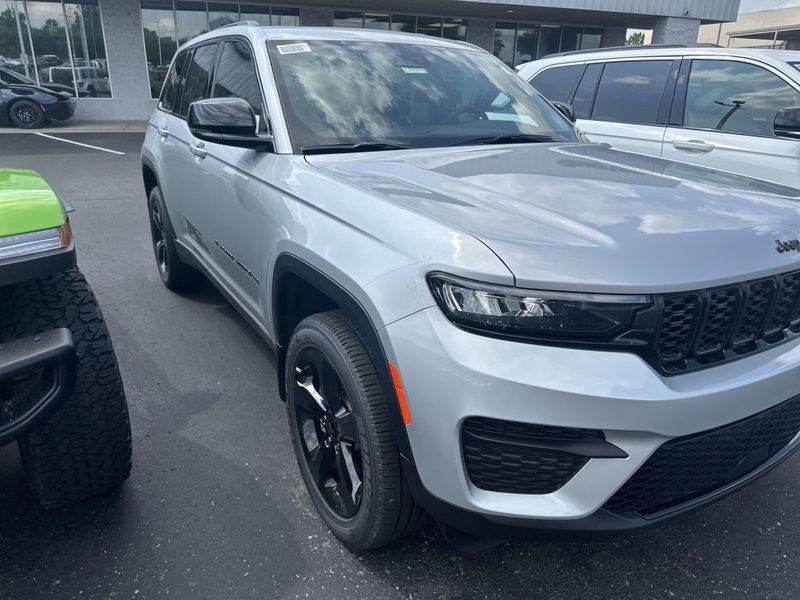 2025 Jeep Grand Cherokee Altitude X 4x4Image 4