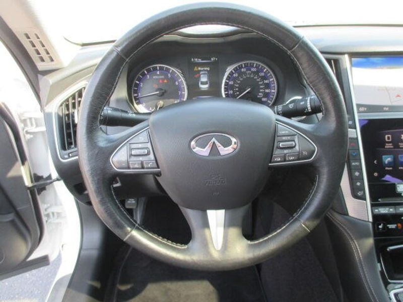 Used 2016 INFINITI Q50 2.0t PremiumImage 19