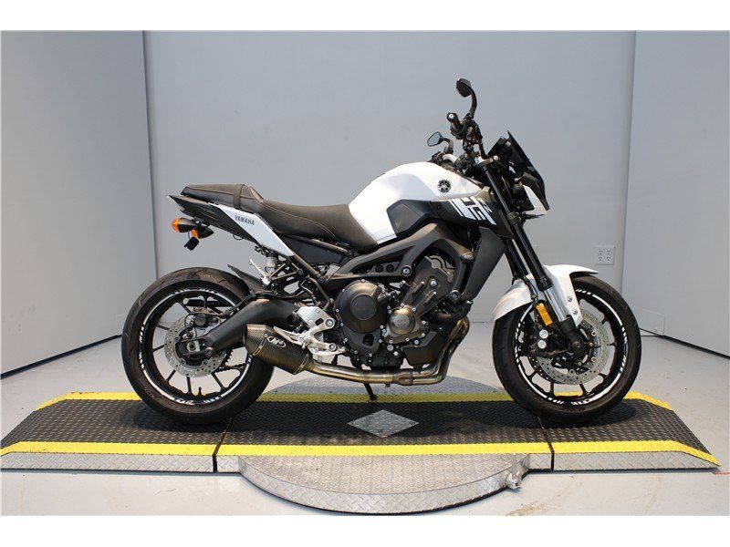 2017 Yamaha FZ 09Image 1